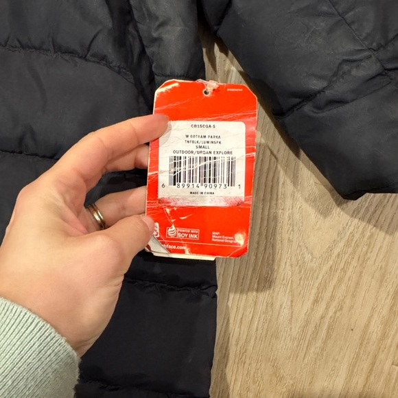 The North Face Fuchsia Lined Down/synth fill Puffer Jacket - Picture 7 of 12